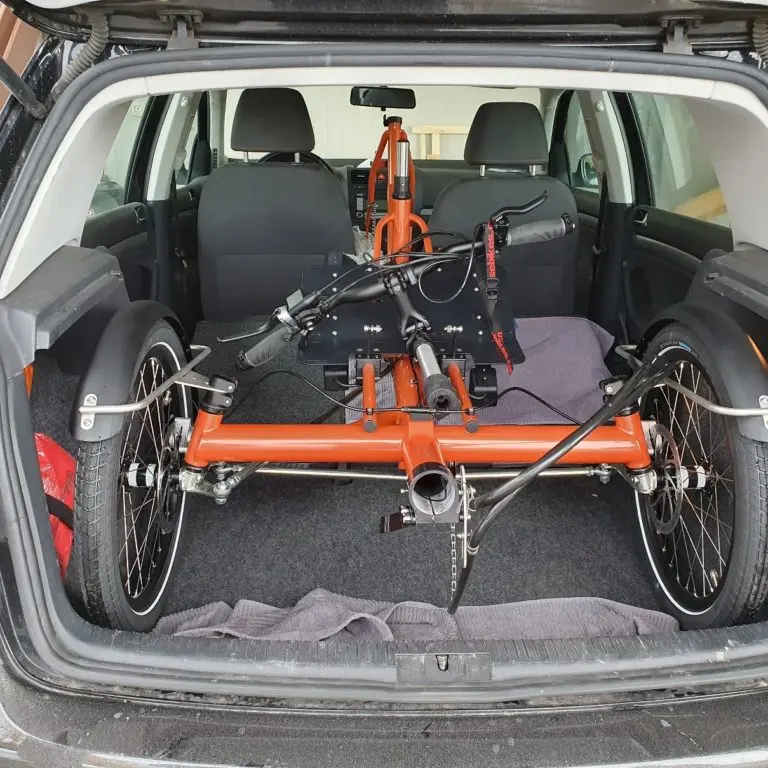 Tandem tricycle electrique pliant transportable