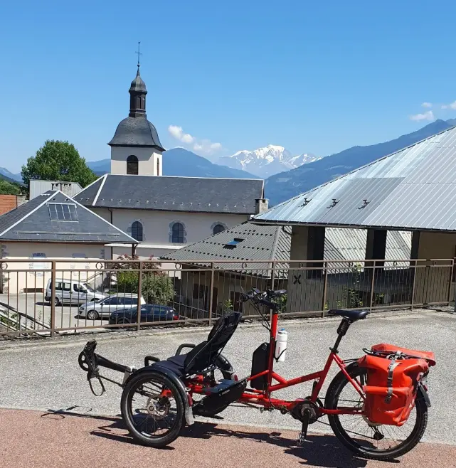tandem Pino HASE electrique 3 roues pour voyage PMR ou handicap