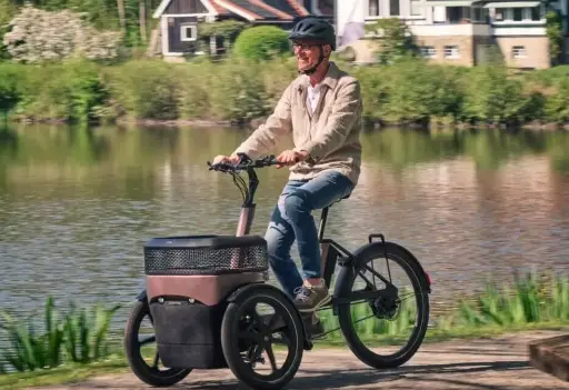 Van Raam THUJA - tricycle adulte electrique stable pour probleme equilibre pmr handicap Van Raam THUJA - tricycle adulte electrique stable pour probleme equilibre pmr handicap