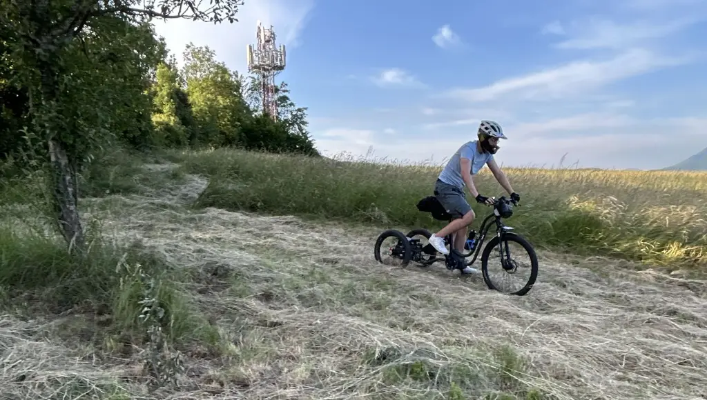 velo electrique inclinable securite active - adapte handicap - traumatisme cranien